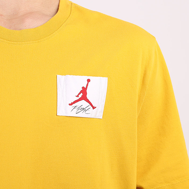 мужская желтая футболка Jordan Flight Essentials T-Shirt CZ5059-711 - цена, описание, фото 2